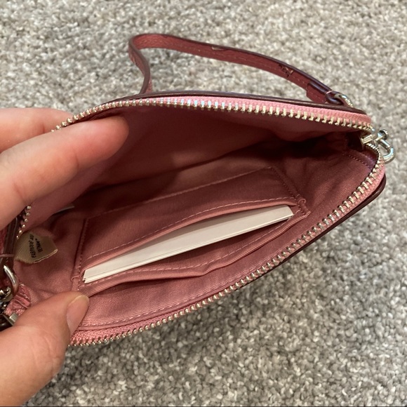 Coach wristlet heart limited design NWT - Picture 4 of 6